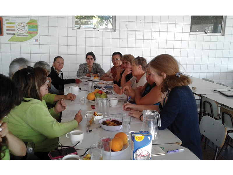 Mujeres compartiendo sus reflexiones en Focus Group de la Comuna de El Bosque. Fuente: Laboratorio de Cambio Social